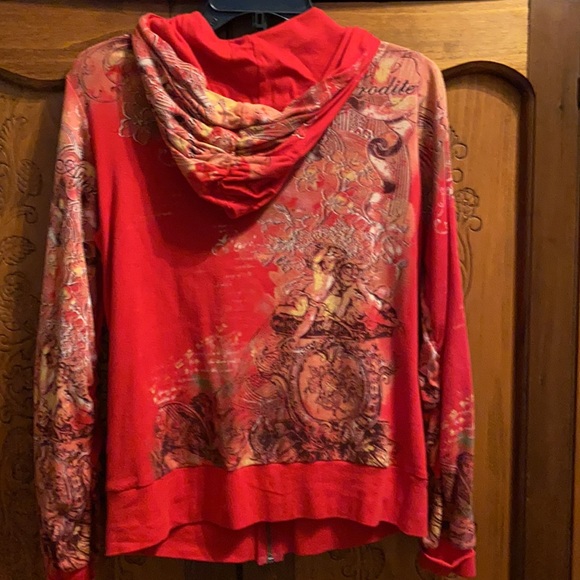 Red sweatshirt with designs and hood - Picture 5 of 5